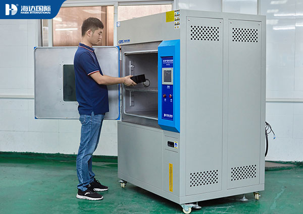 氙燈老化試驗箱如何為醫療級硅膠制品保駕護航